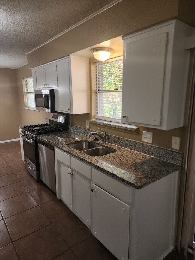 Building Photo - 1175 Dublin Dr