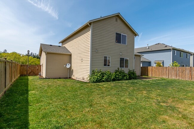 Building Photo - Charming 3-Bedroom Home Across from Nature...