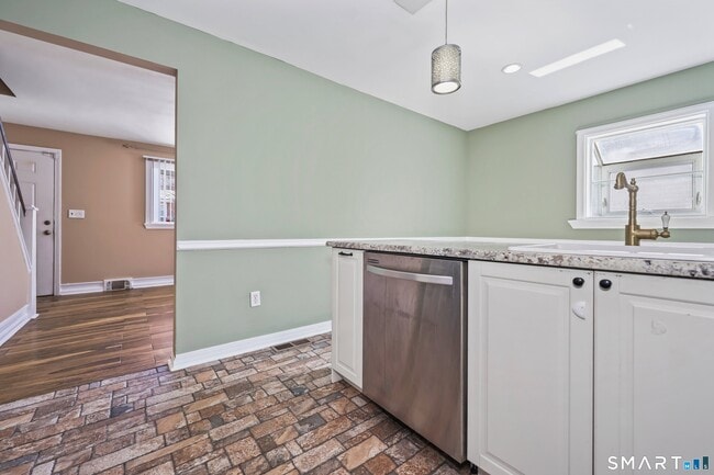 Building Photo - 33 Harland Ave