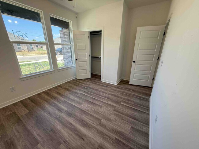 Building Photo - 519 W Gosling Isle