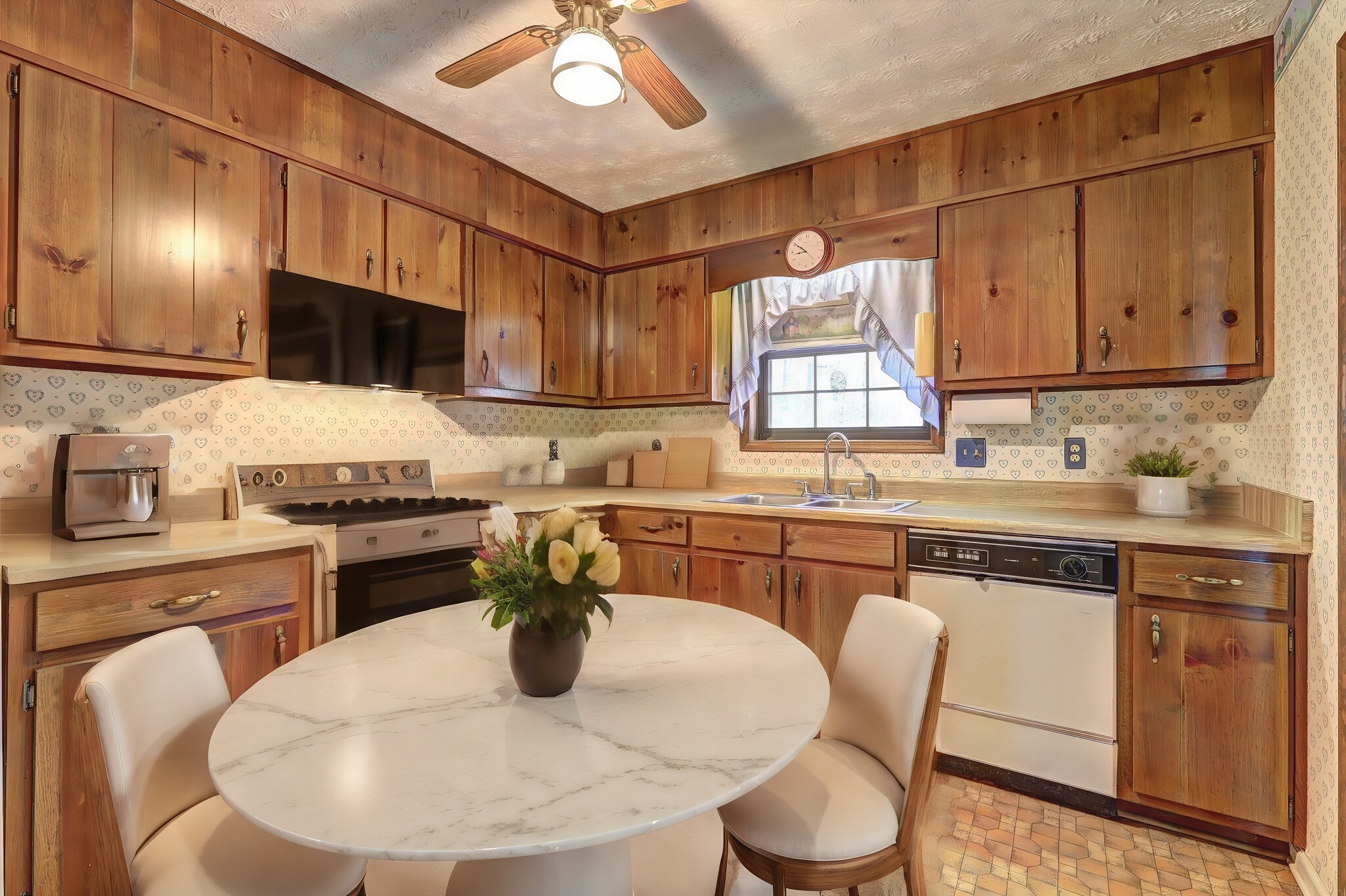 Building Photo - 503 Fayetteville Rd