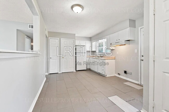 Building Photo - 8300 Candleglow Ln