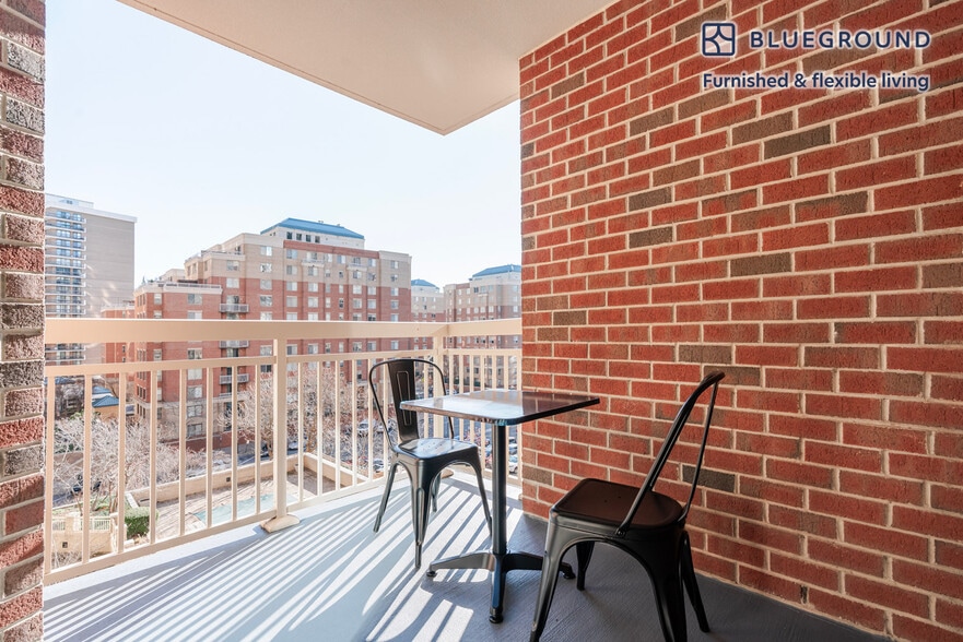 Building Photo - 3900 Fairfax Dr