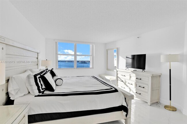 Building Photo - 5200 N Ocean Dr