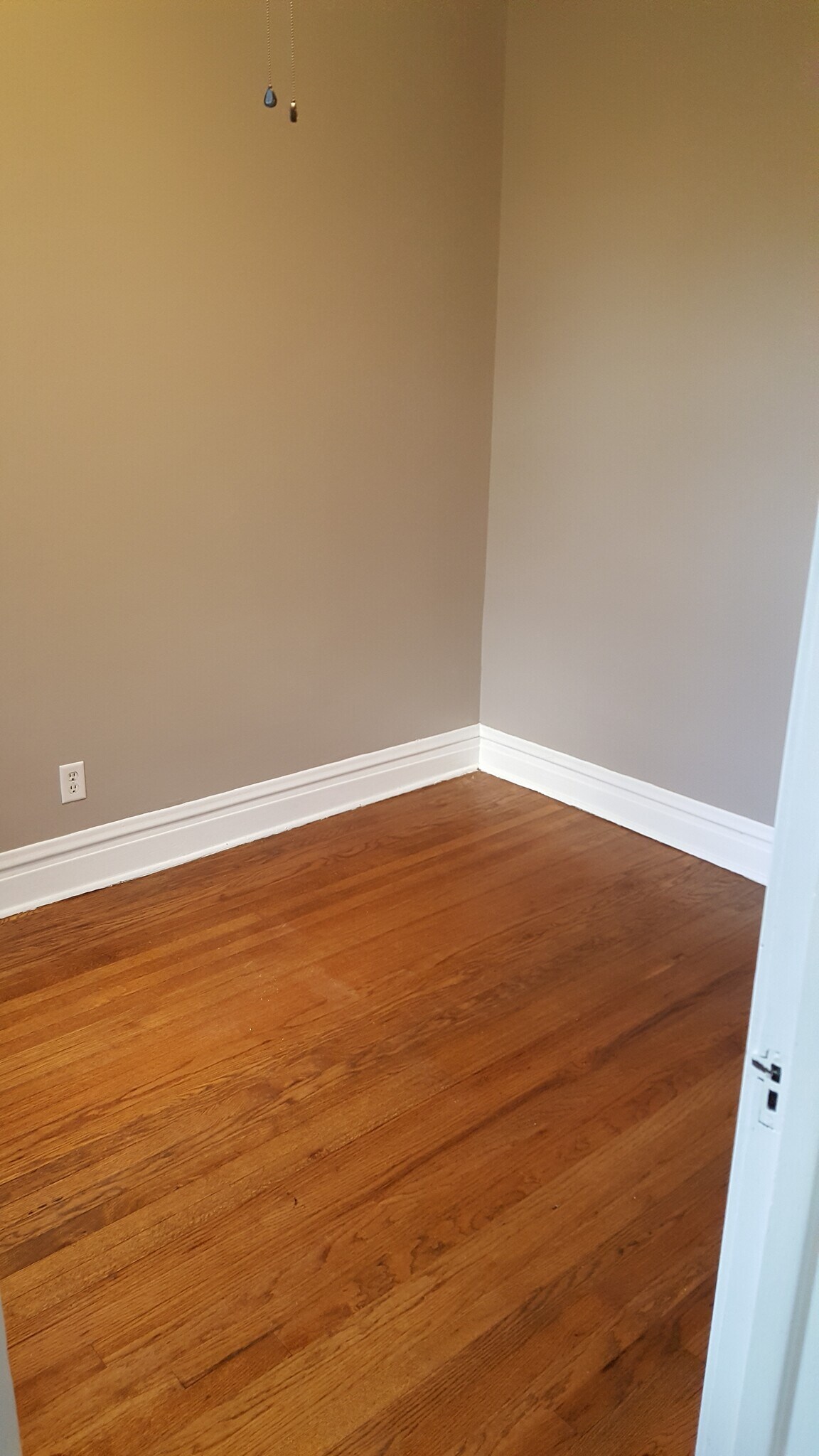 Bed 1 8x10 - 3556 W Medill Ave