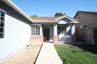 Building Photo - 3 Bedroom 2 bath!