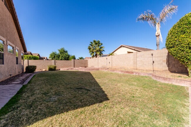 Building Photo - 4384 E Cherry Hills Dr