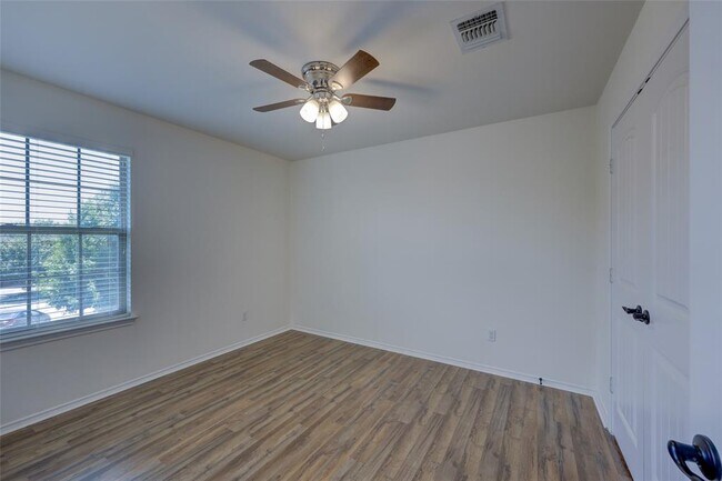 Building Photo - 841 Water Hyacinth Loop