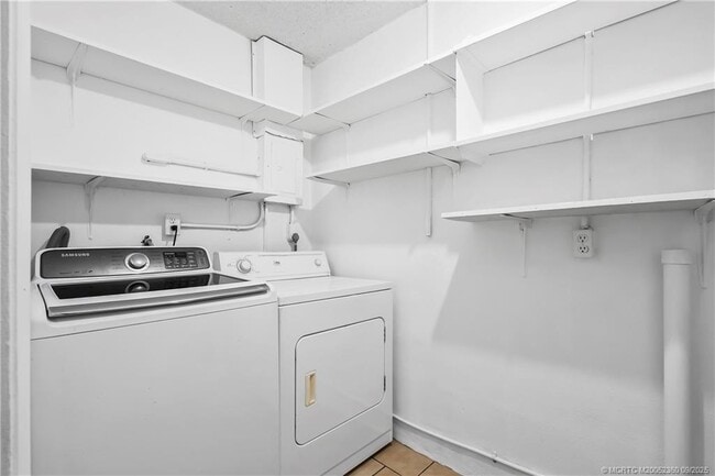Building Photo - 797 SW 36th Terrace