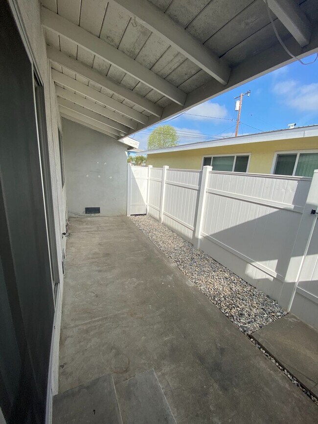 Building Photo - w651