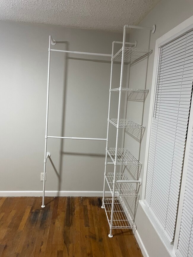 Building Photo - 226 E Murray St