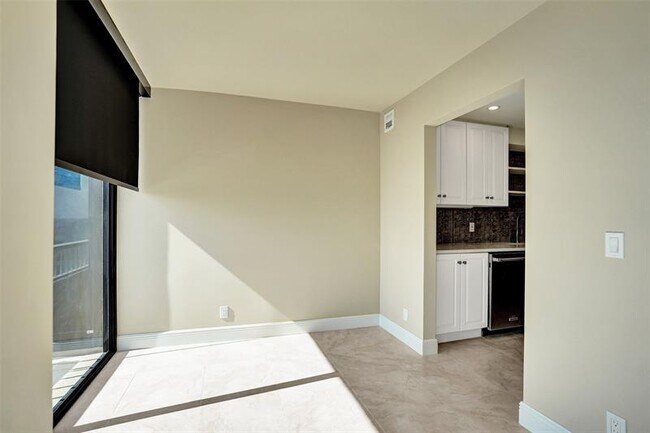 Building Photo - 5510 N Ocean Dr