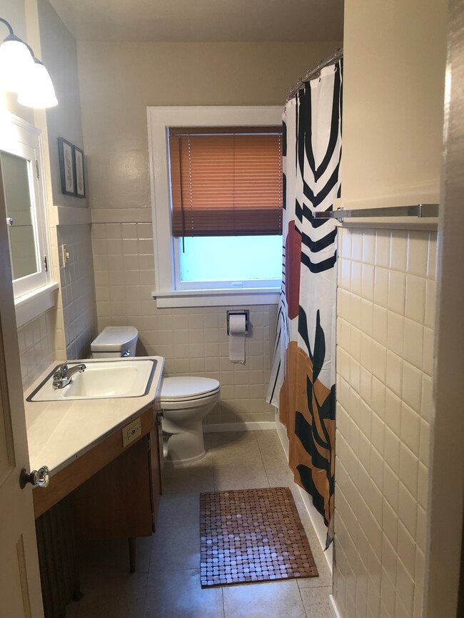 Building Photo - 3007 16th Ave S