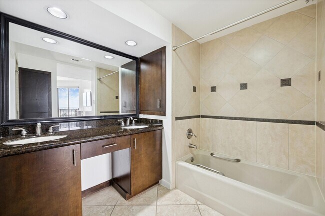 Building Photo - 3350 McCue Rd