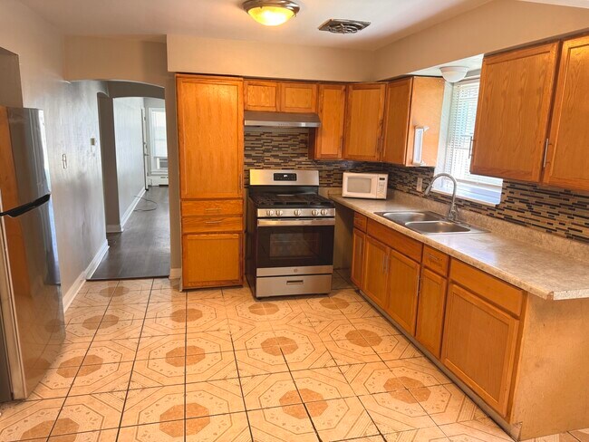 Building Photo - 5658 S Kolin Ave