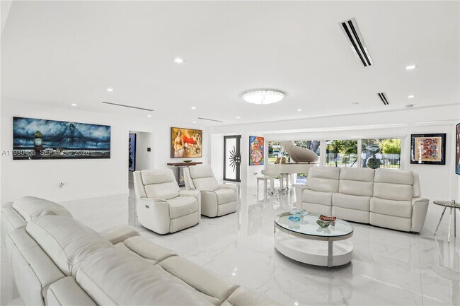 Building Photo - 12401 SW 72nd Ave