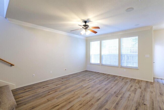 Building Photo - 2632 Century Park Blvd
