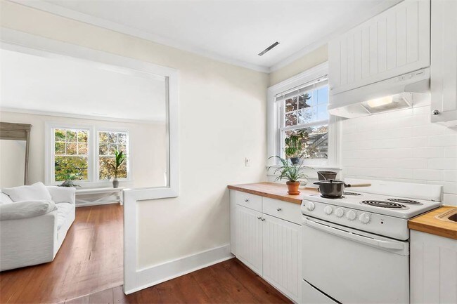 Interior Photo - 11 Suffolk St
