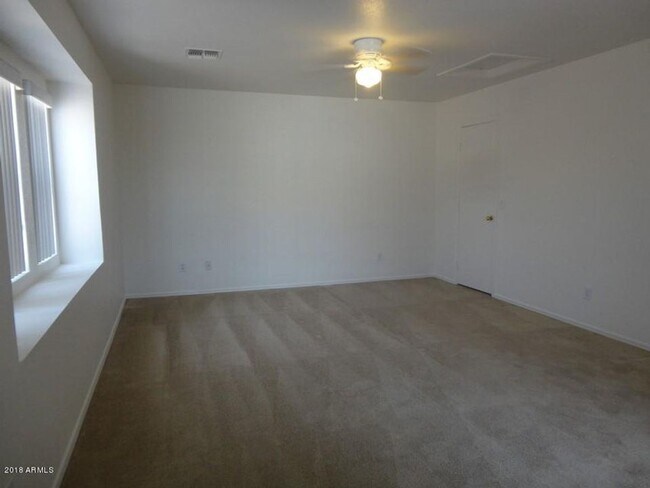 Building Photo - WATERFORD SQUARE COMMUNITY 3 BED 2.5 BATH