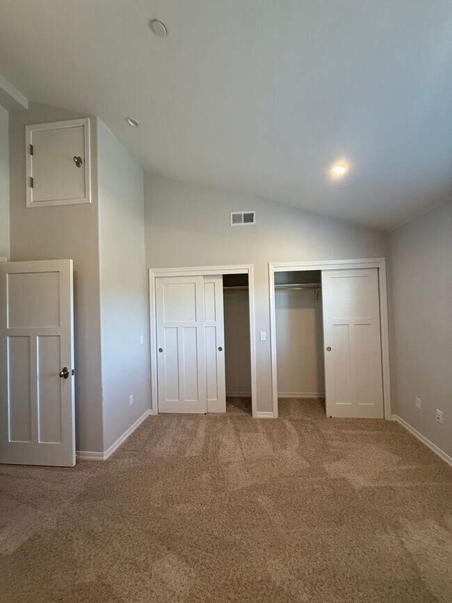 Building Photo - Updated 2 Bedroom/ 2 Bathroom Duplex in Coffee Park!