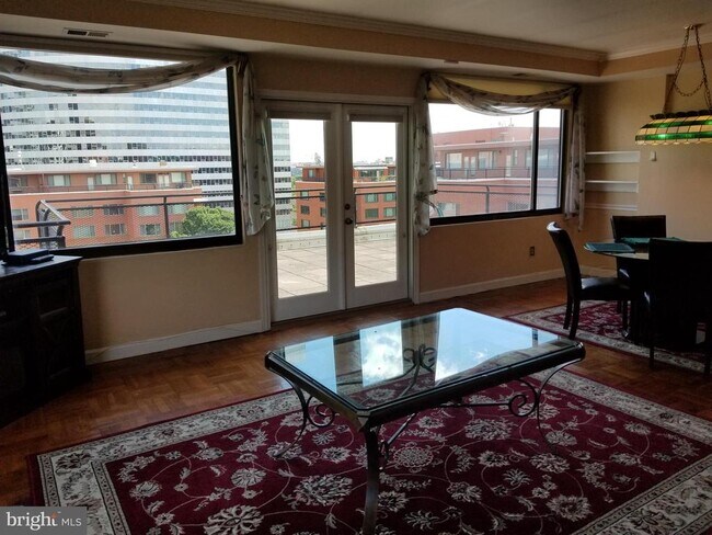 Building Photo - 1111 Arlington Blvd