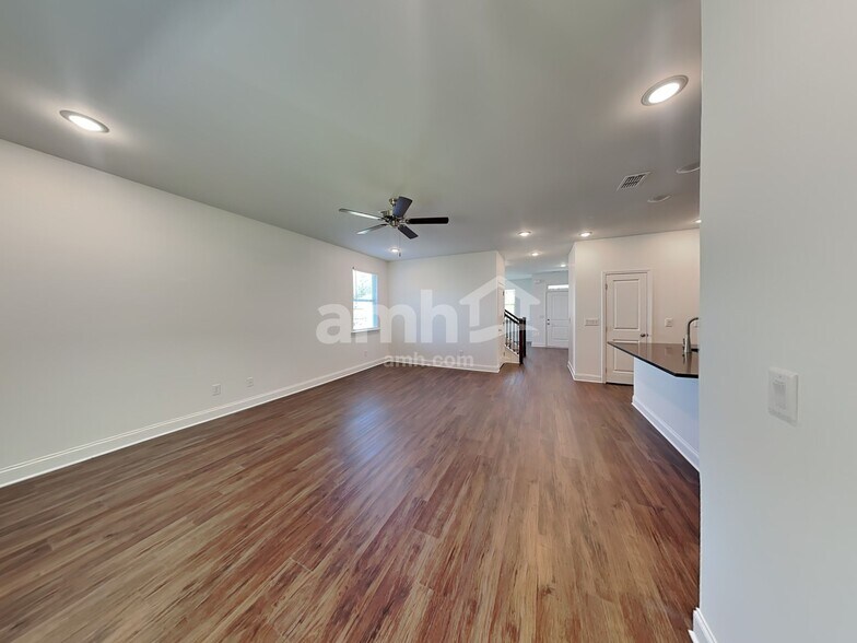 Building Photo - 131 Spruce Cir