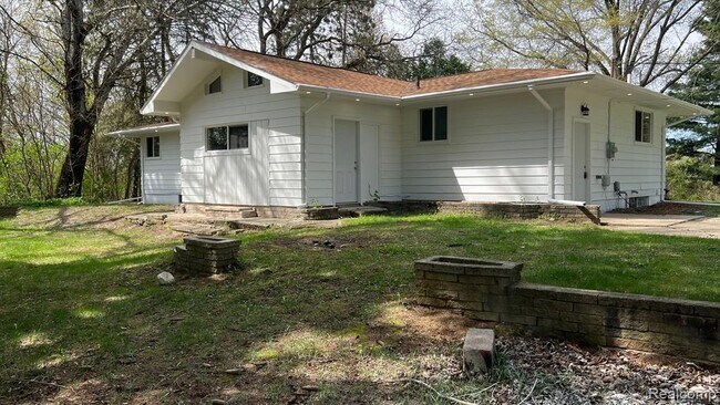 Building Photo - 21080 24 Mile Rd