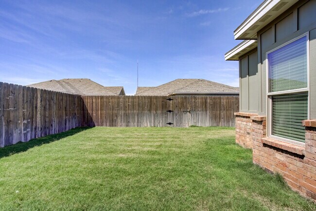 Building Photo - 1/2 off First Months! Rent Newer Cooper Me...
