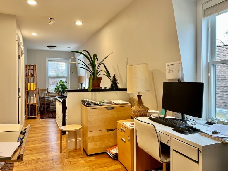 Building Photo - 9 Sherman St