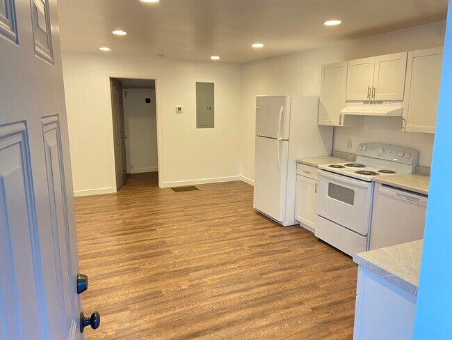 Building Photo - 1872 S Mayo Trl