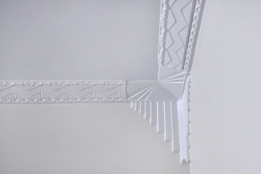 Building Photo - 724 S Genesee Ave