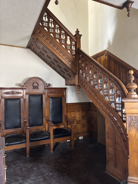 Grand Foyer - 762 Park Ave