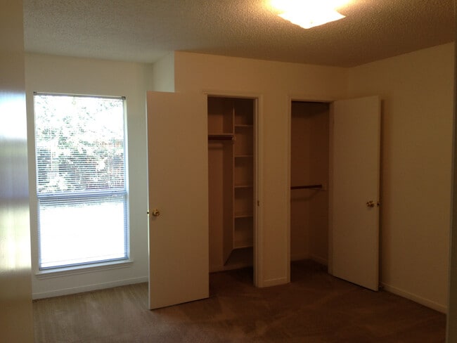 Building Photo - Duplex