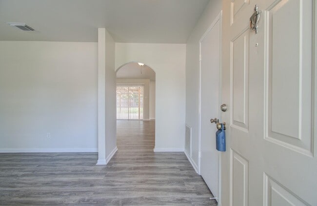 Building Photo - 15611 La Casa Ln