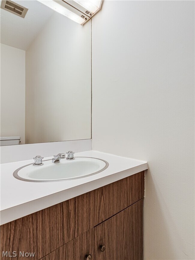 Building Photo - 2550 Chamberlain Rd