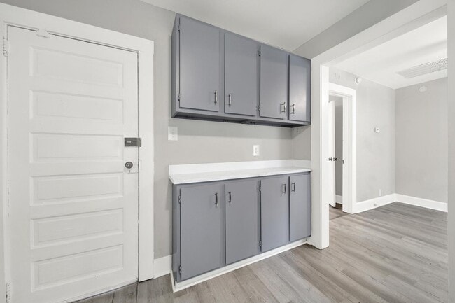 Building Photo - Recently Renovated 2 Bedroom Home in Rock ...