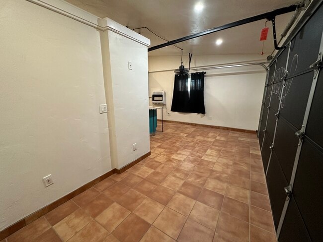 Building Photo - 3822 Polaris Dr