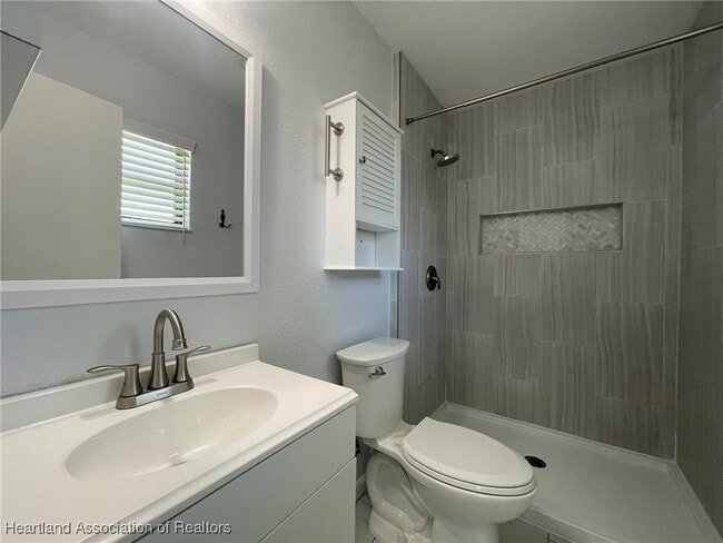 Building Photo - 2901 Pompano Dr