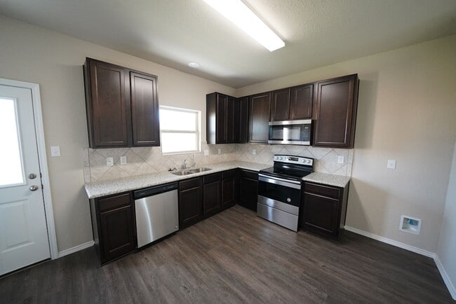 Building Photo - 745 Tupelo Tank Dr