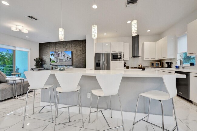 Building Photo - 1371 N Ocean Blvd