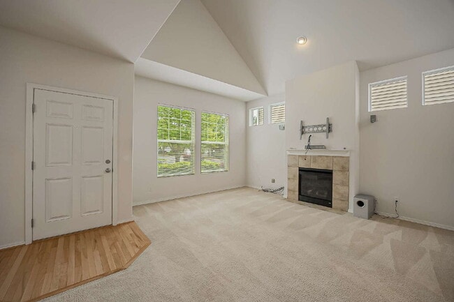 Building Photo - GATED COMMUNITY OF VERONA in LAKELAND HILLS!