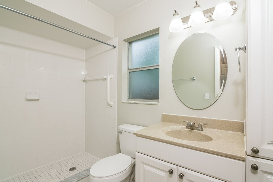 Building Photo - 545 5th St SE