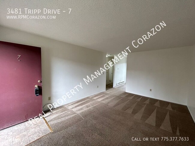 Building Photo - Spacious upstairs unit w/ dishwasher/wall ...