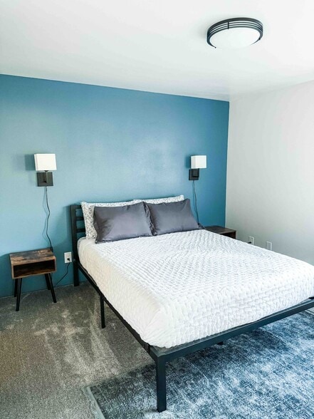 Building Photo - 329 Bessie St