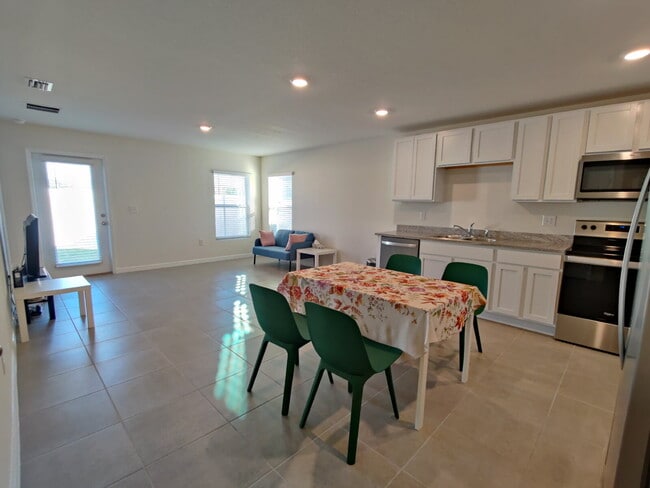 Building Photo - 3210 Suncoast Plains Dr