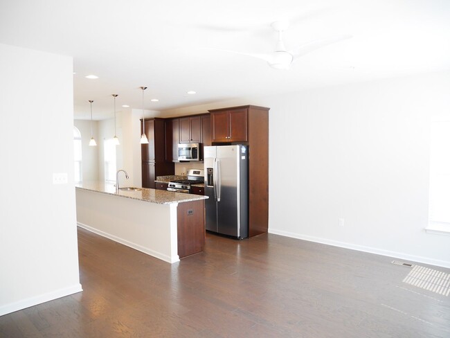 Building Photo - Stunning 3 Bedroom End Unit Townhome