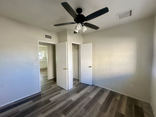 Building Photo - 495 N Phoenix St