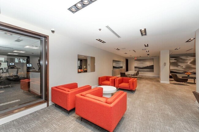 Building Photo - 102 Christopher Columbus Dr