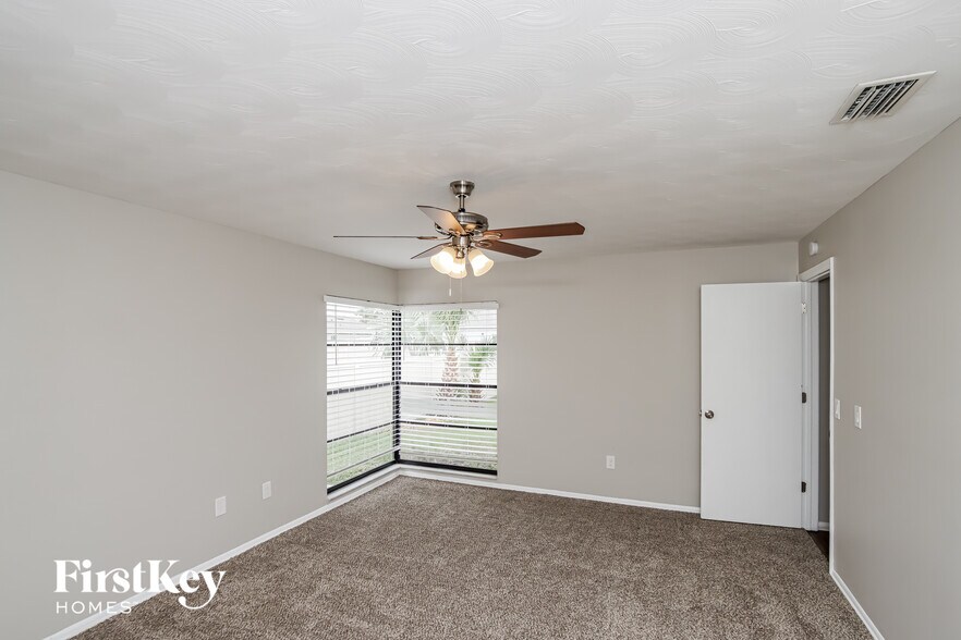 Building Photo - 551 Firestone St NE