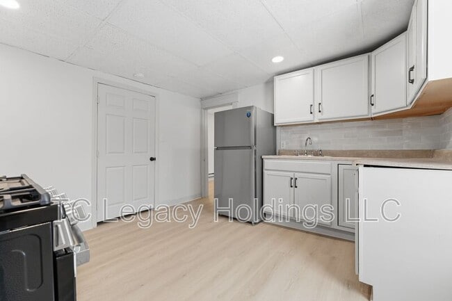 Building Photo - 16 Flint St